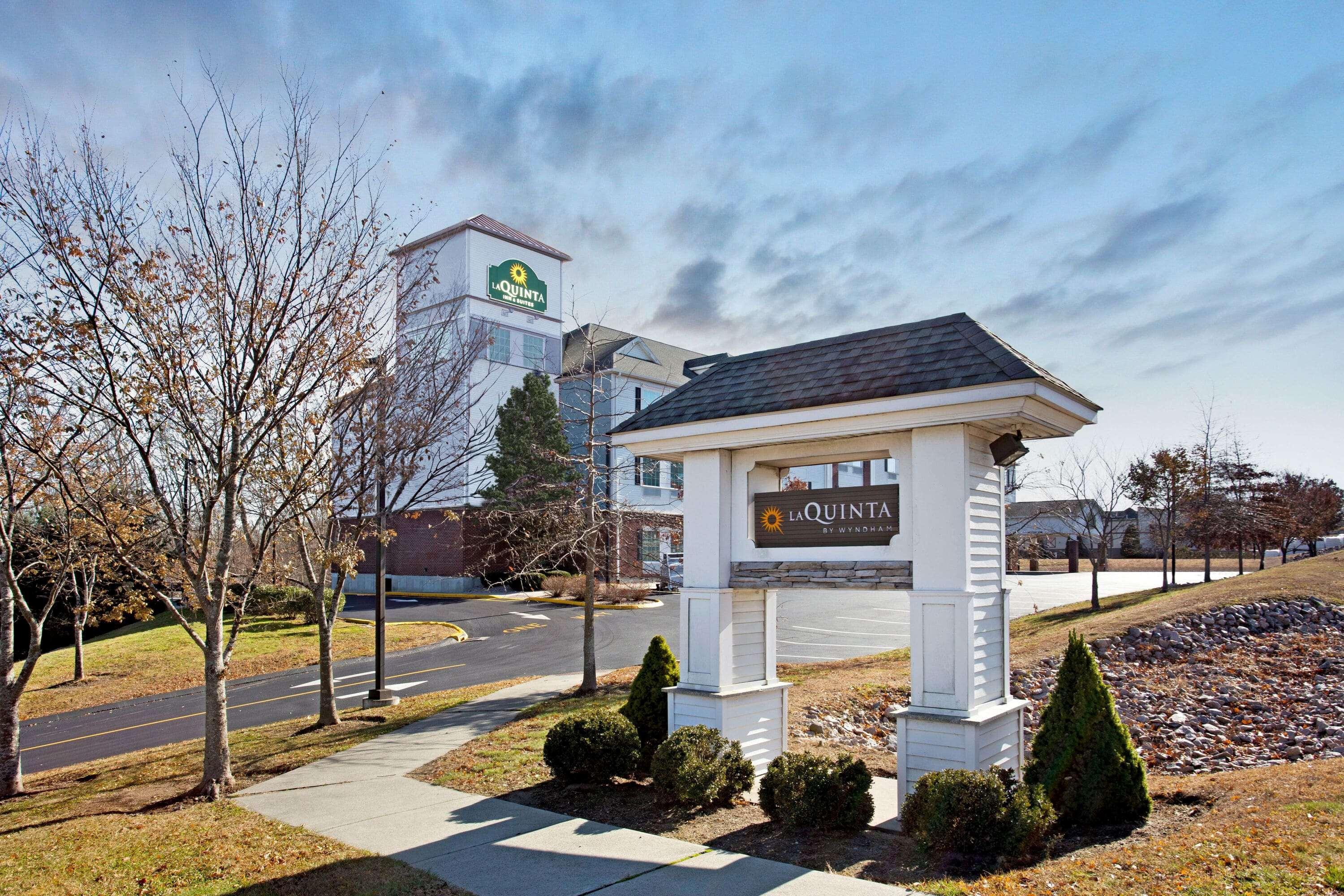 Отель La Quinta By Wyndham Stonington-Mystic Area Pawcatuck Экстерьер фото