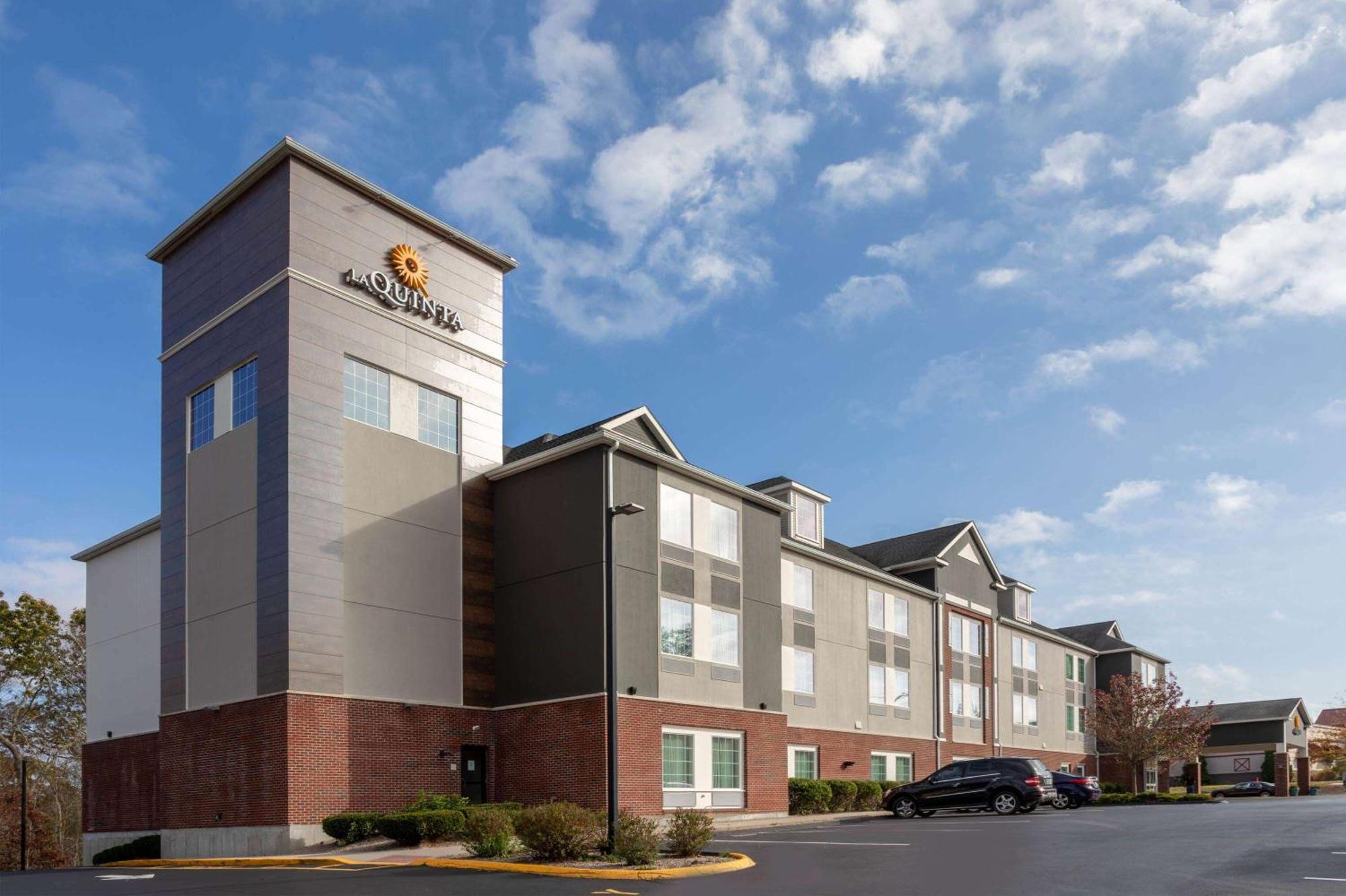 Отель La Quinta By Wyndham Stonington-Mystic Area Pawcatuck Экстерьер фото