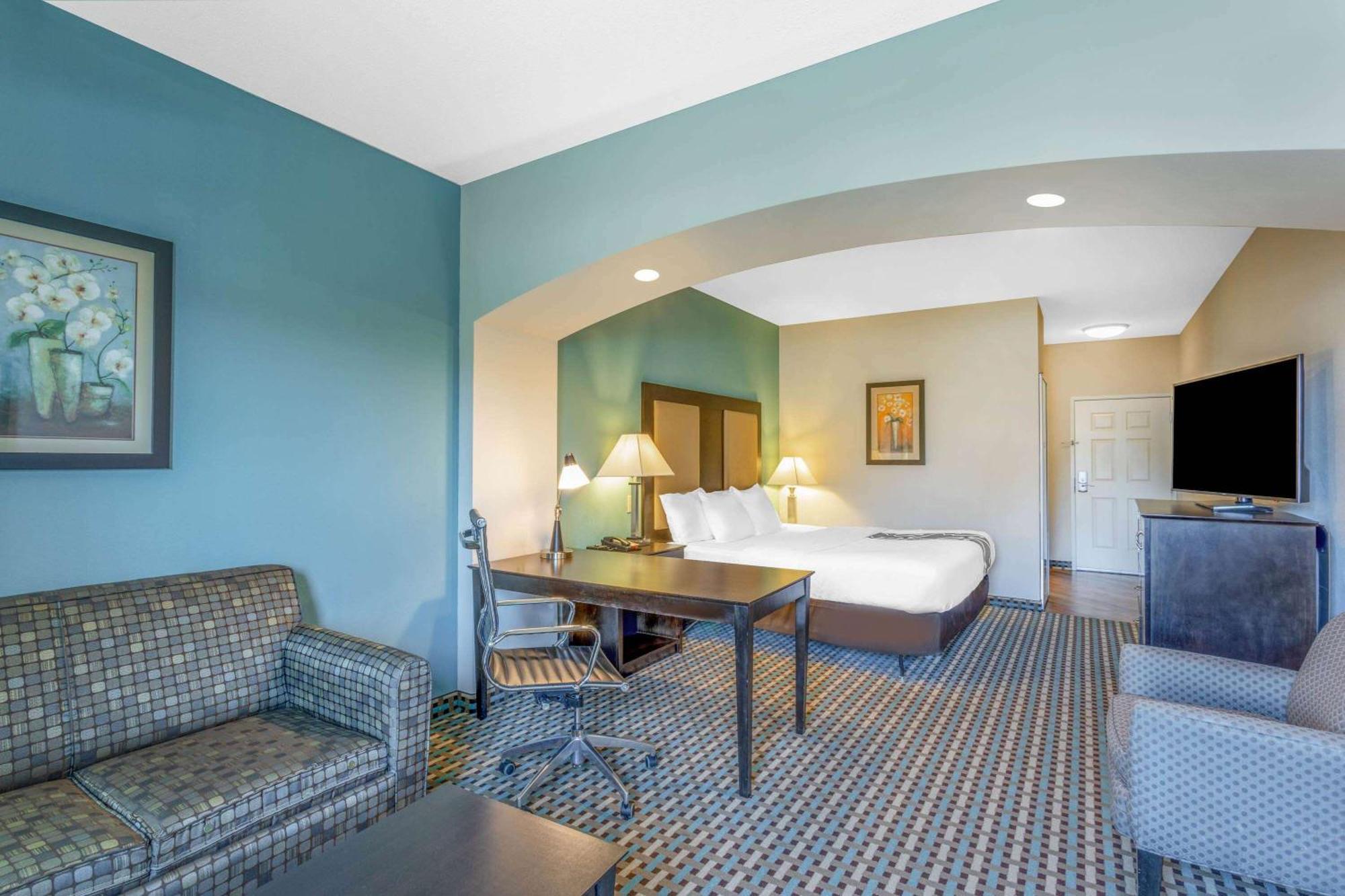 Отель La Quinta By Wyndham Stonington-Mystic Area Pawcatuck Экстерьер фото