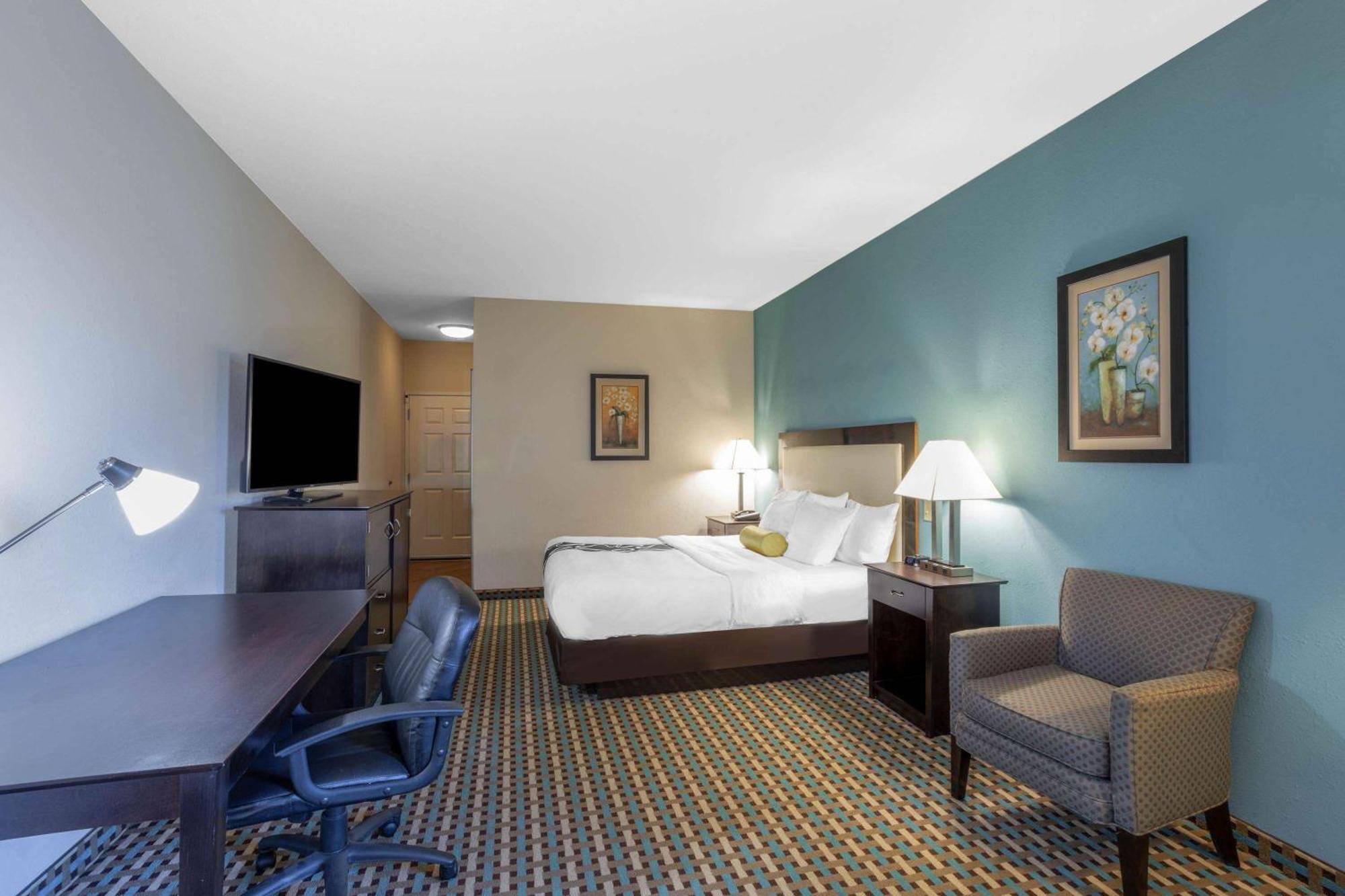 Отель La Quinta By Wyndham Stonington-Mystic Area Pawcatuck Экстерьер фото